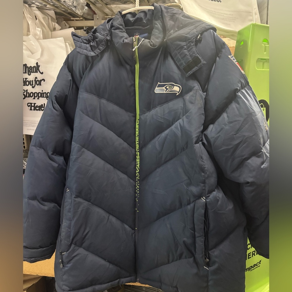 Preowned NFL On field apparel Reebok Puffer coat Seattle Seahawks - Size XL